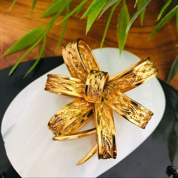 Vintage 3d Ribbon BowTextured Gold Tone Brooch 4303 - Picture 2 of 6